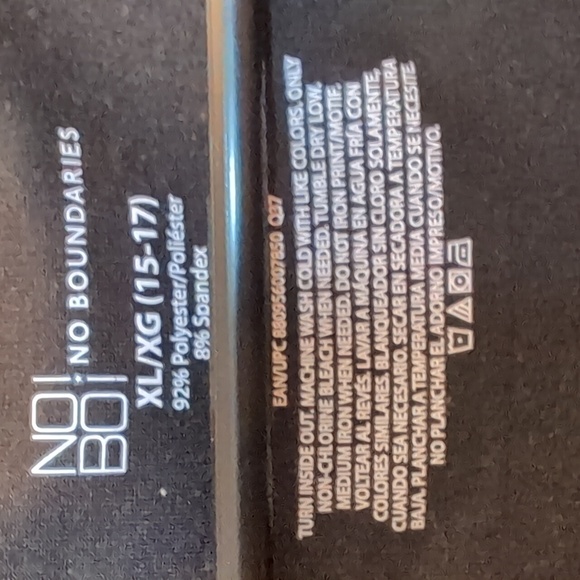 No Boundaries "Love Whatever" Black T-shirt in Size Medium - Picture 2 of 3